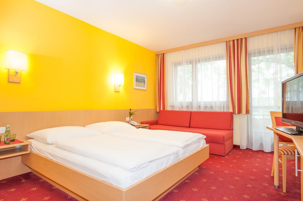 Hotel Zur Post Sankt Valentin Luaran gambar